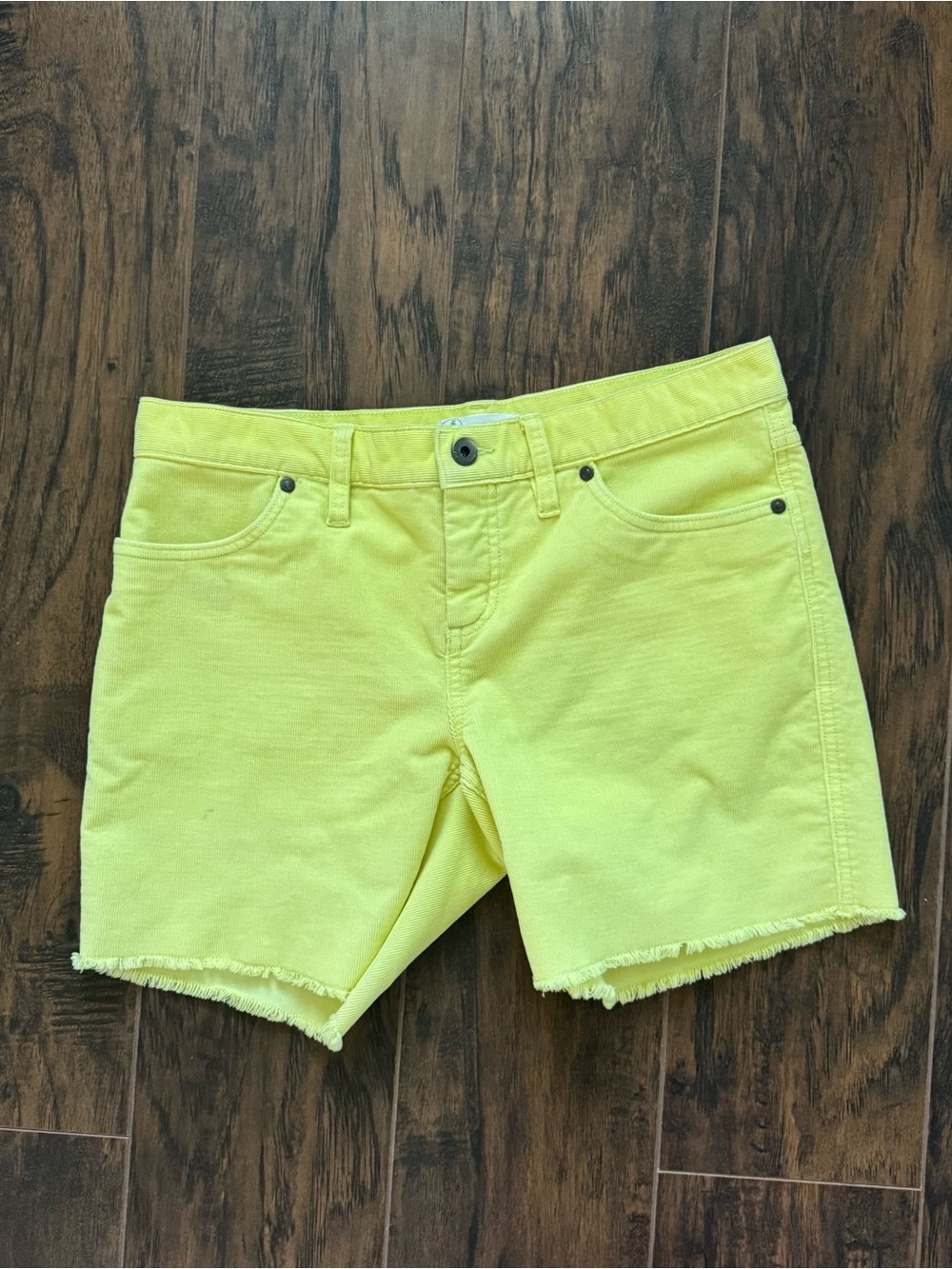 Carve Designs Corduroy Oahu Butter Shorts
Size 0 - Citron Yellow